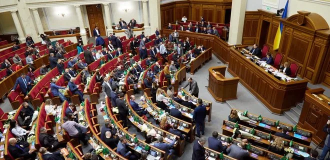 Рада сняла ответственность с производителей вакцин за возможные риски